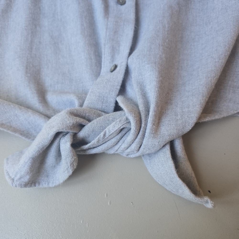 Madewell Women's Light Gray Casual Button-Down Shirt - Picture 9 of 9